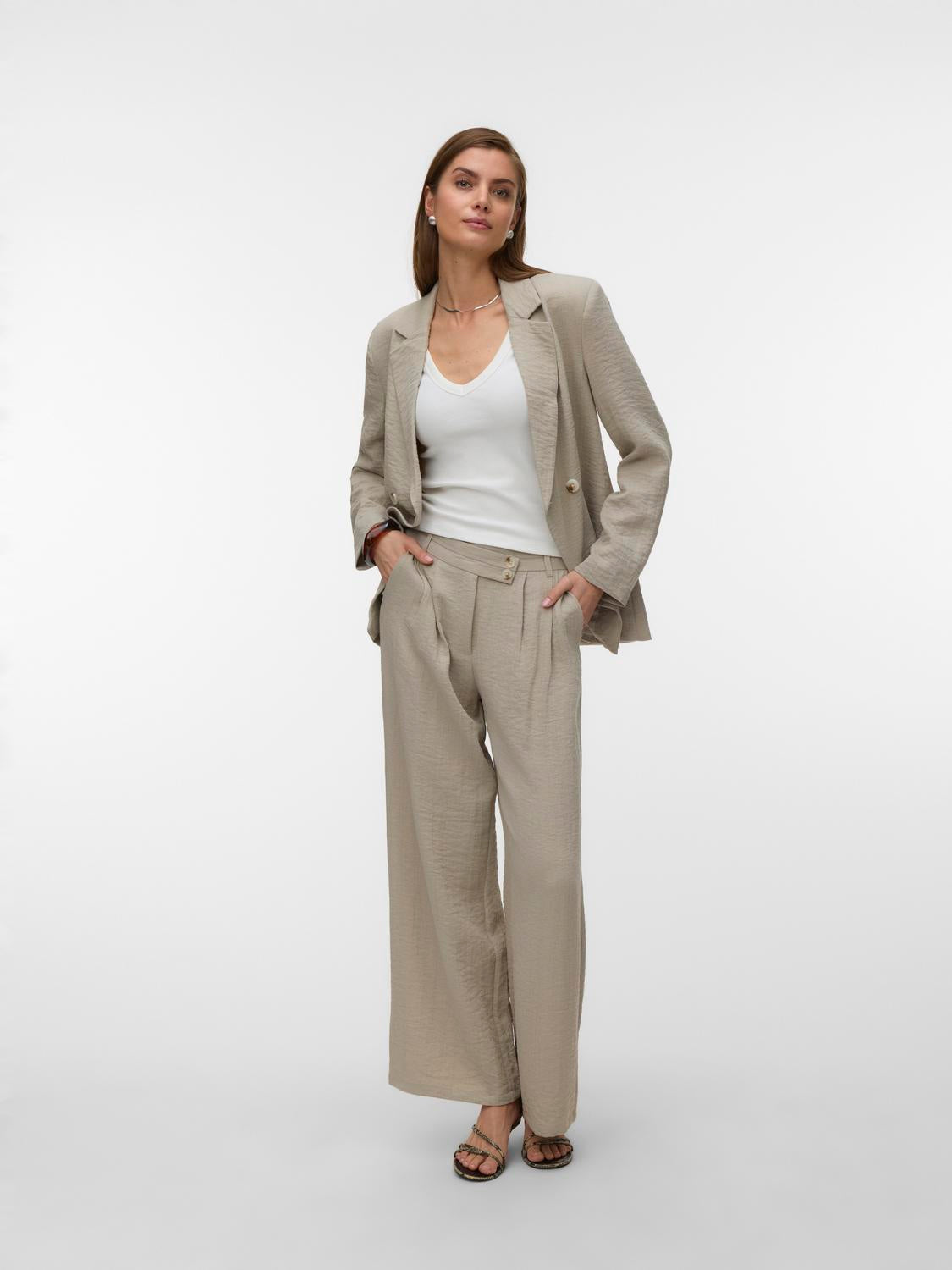 model_shot-front